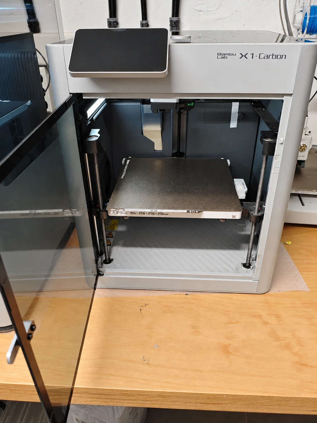 Prvi Bambu Lab X1 Carbon v delavnici PRO3D